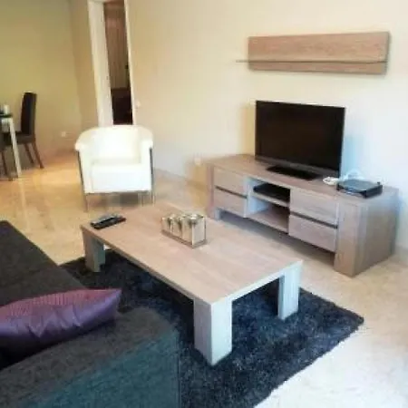 Sleeps 4 Pool Air Con Wifi شقة *