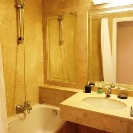 شقة Sleeps 4 Pool Air Con Wifi *