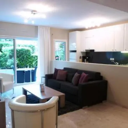 Sleeps 4 Pool Air Con Wifi كان