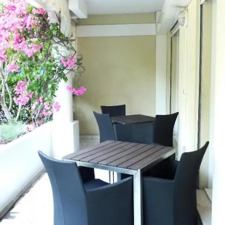Sleeps 4 Pool Air Con Wifi Apartment *