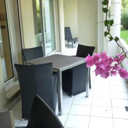 Sleeps 4 Pool Air Con Wifi *