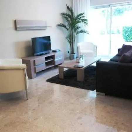 Apartment Sleeps 4 Pool Air Con Wifi *