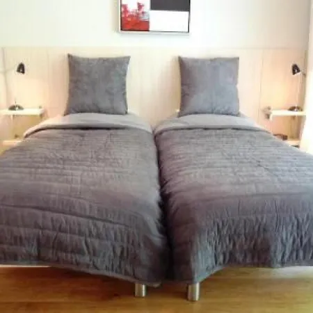 Sleeps 4 Pool Air Con Wifi Apartment