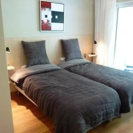 Sleeps 4 Pool Air Con Wifi Κάννες